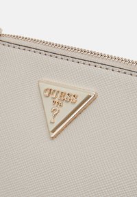 Guess NOELLE COMPARTMENT  - Borsa a tracolla - taupe
