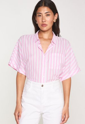 Pink and white striped short-sleeve button-up shirt with a pocket, made of lightweight fabric. Paired with high-waisted white pants.