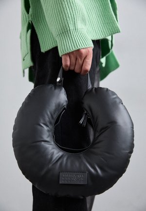MM6 Maison Margiela TRAVEL PILLOW BAG UNISEX - Bolso de mano - black