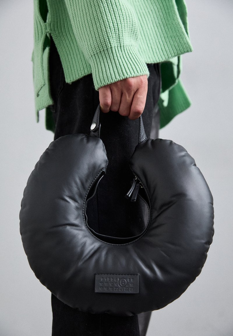 MM6 Maison Margiela TRAVEL PILLOW BAG UNISEX - Handbag - black