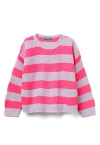 Maglione a righe rosa e grigio chiaro, realizzato in tessuto a maglia testurizzato, presenta un collo rotondo e maniche lunghe con polsini a costine.