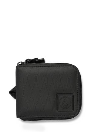 Zwarte ritsportemonnee gemaakt van gestructureerd materiaal met een gequilt patroon, voorzien van een logopatch en een kleine strap aan één kant.