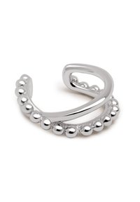 Anello in metallo argento presenta una fascia curva con una fila di perline sferiche. Texture liscia con finitura lucida, design aperto per la regolabilità.