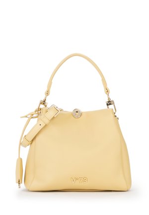 Borsa a mano in morbida pelle gialla con manico superiore, tracolla regolabile, accessori dorati e logo V°73 sul davanti.