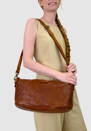 Gusti Leder SUZI UNISEX koniakowy