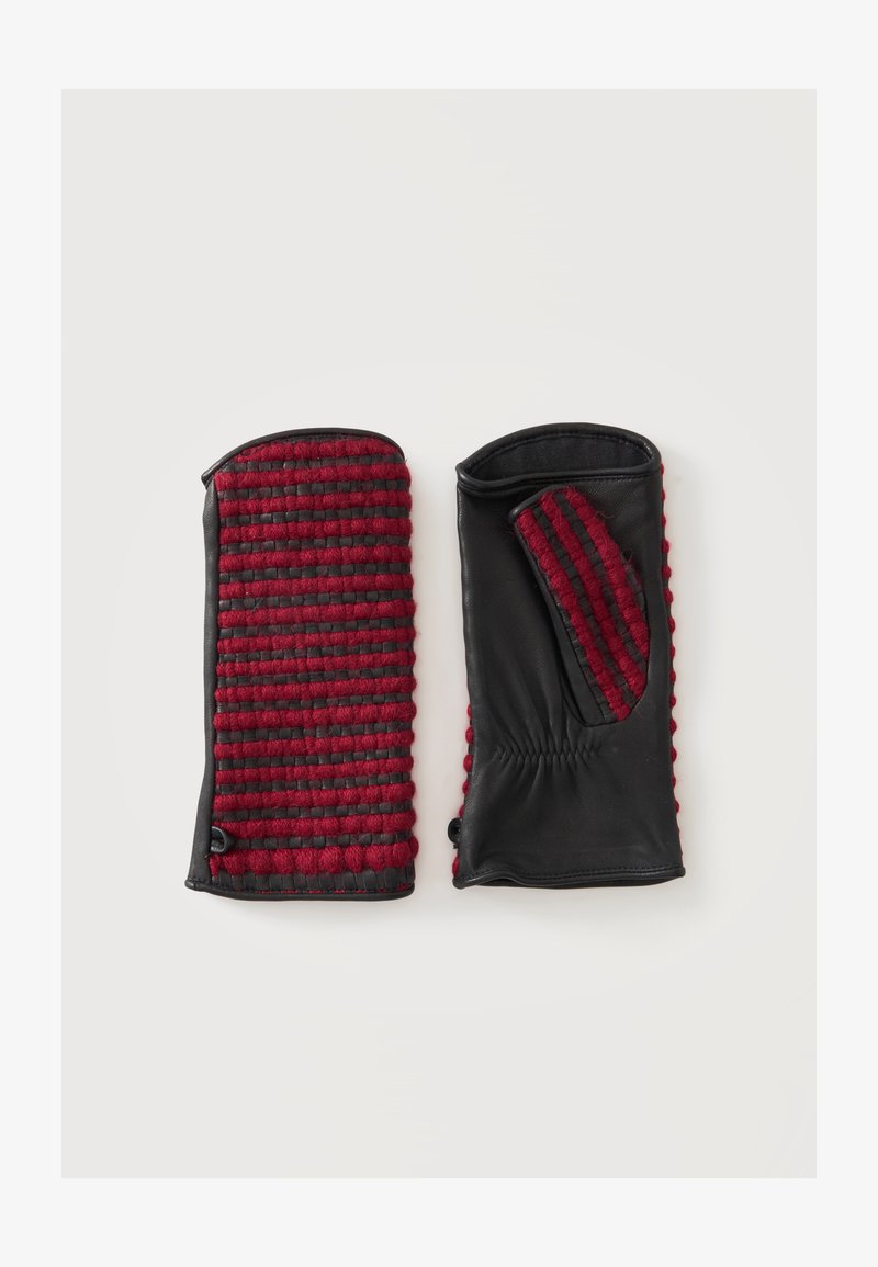 Paire de moufles en cuir noir avec des rayures en laine rouge sur le dos et le pouce, présentées à plat sur fond blanc.