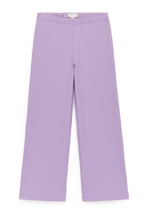 Pantalones anchos de canalé en color lila con cintura elástica y cierre de botón, diseñados para un ajuste relajado.