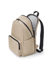 Beige hátizsák elülső és oldalsó zsebekkel, részben nyitott fő tárolóval, fekete cipzár részletekkel és párnázott fekete vállpántokkal.