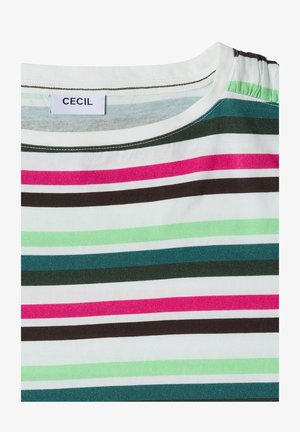 Witte shirt met ronde hals en horizontale strepen in groen, teal, donkerbruin, roze en lichtgroen, met het merklabel "CECIL" aan de binnenkant van de kraag.