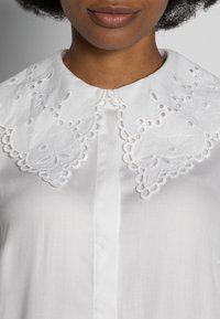 Freequent ULVA EMBROIDERY - Blusa com botões - offwhite
