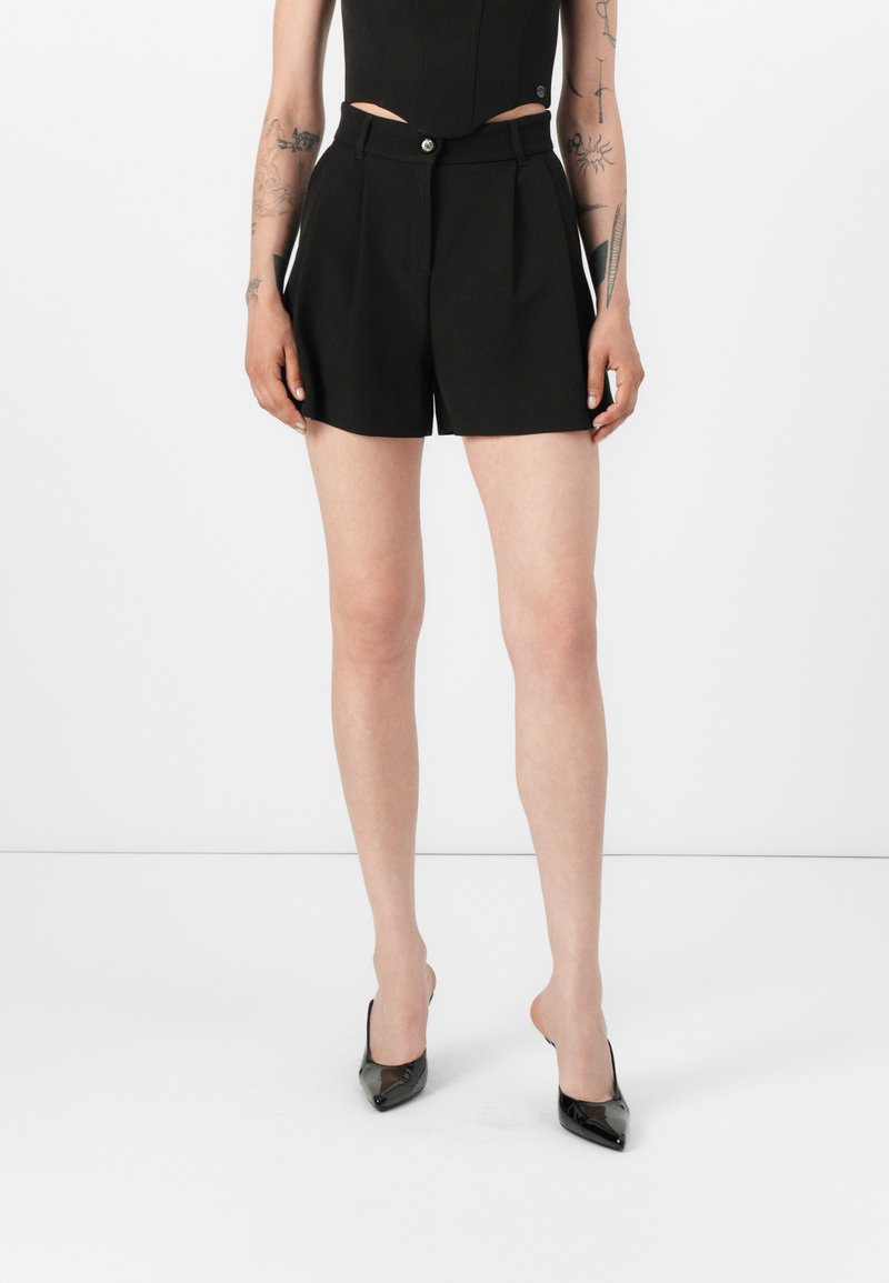 CHIARA FERRAGNI Shorts zwart