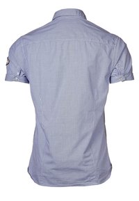 Camicetta a maniche corte di colore azzurro chiaro con motivo a quadri. Presenta un colletto a camicia e maniche arrotolate con bottoni.