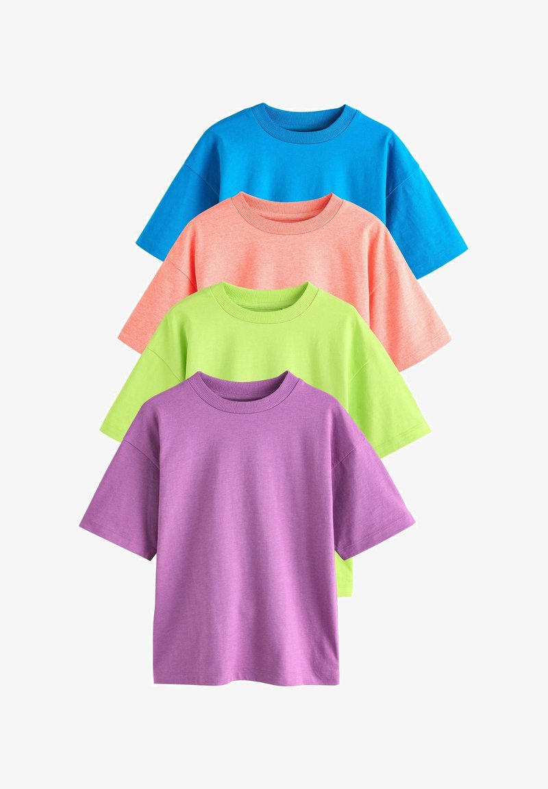 Quatre t-shirts à manches courtes en bleu, corail, vert fluo et violet. Tissu en coton, encolures rondes et coupe décontractée.