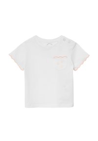 Weißes Baumwoll-T-Shirt mit einem gewellten Taschen- und Saumdesign. Verziert mit hellrosa Stickerei von Muscheln und einem Stern auf der Tasche. Zwei Druckknöpfe an der Schulter.