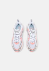 Puma MORPHIC - Sneaker low - white/peach smoothie