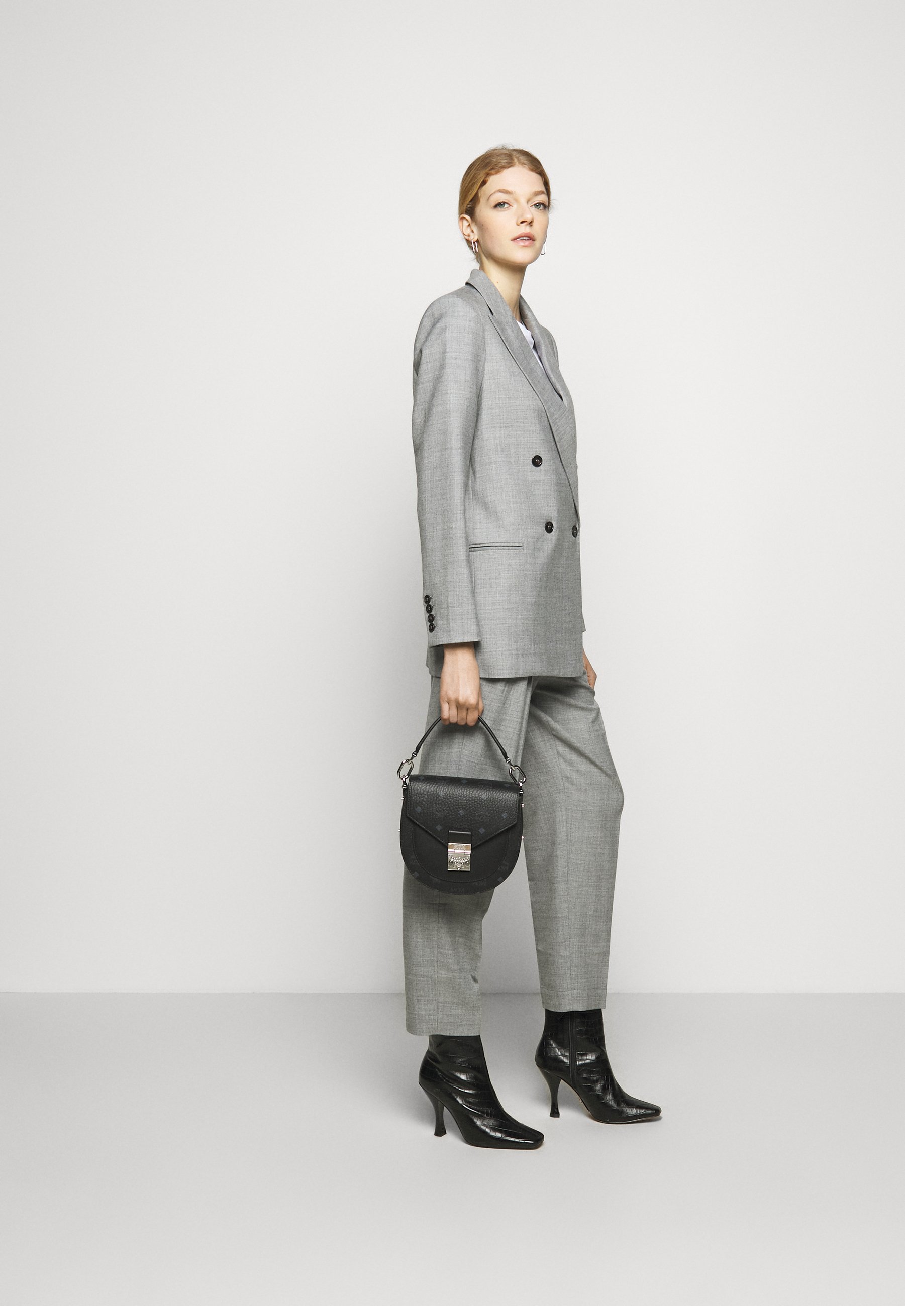 mcm patricia visetos shoulder bolsa