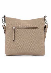 Borsa a tracolla sintetica beige perforata con cintura regolabile e tasca con zip frontale. Dettagli in metallo argento accentuano il design.