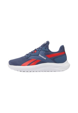 Blauer und roter Reebok-Sportschuh mit weißer Sohle, Mesh-Obermaterial, Schnürverschluss und Markenlogo an der Seite und auf der Zunge, Seitenansicht.