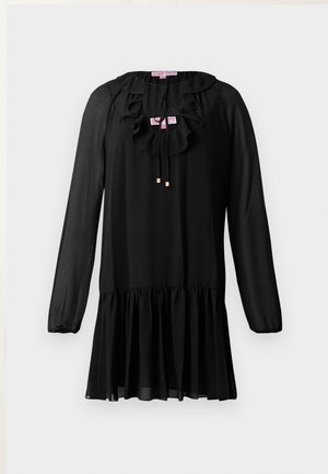 Abito nero con maniche lunghe, scollatura arricciata, dettaglio con nodo e orlo svasato. Realizzato in tessuto leggero con una consistenza morbida.