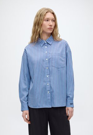 GAP, LOGO BIG SHIRT - Риза с копчета - blue red stripe