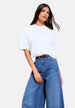 HEAVY WEIGHT - Lihtne T-särk - white