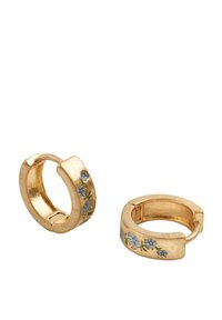 Goldene Creolen mit einem floralen Design und blauen Akzenten. Glatte Oberfläche, kreisförmige Form und sicheres Verschlusssystem.