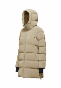 Giacca puff in beige, con cappuccio, design trapuntato, chiusura con zip e polsini elasticizzati. Realizzata in tessuto liscio e leggero per garantire calore.