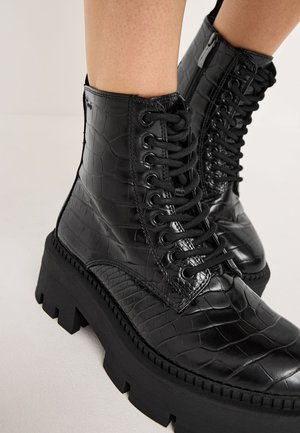 Tamaris - Botki na platformie