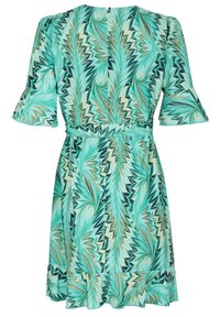 Ein knielanges, kurzärmliges Kleid aus leichtem Stoff, mit einem wogenden Muster in Türkis und Creme und einem Rüschensaum.