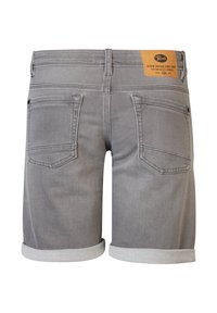 Šedé denimové kraťasy s ohrnutými manžetami, které mají dvě zadní kapsy, kontrastní šití a hnědou koženou nášivku na pásu.