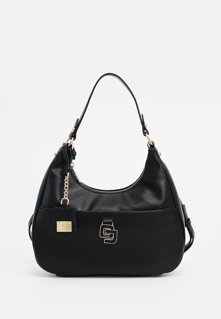 Borsa a tracolla in pelle nera con corpo curvo, hardware color oro e accentuazione del logo. Presenta una chiusura con zip e un'etichetta rimovibile con dettaglio a catena.