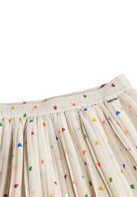 Falda plisada de tela crema con patrones de corazones multicolores. Cuenta con una cintura elástica y una superficie texturizada para un detalle adicional.
