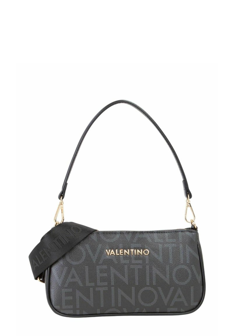 Sac à main en cuir noir avec une forme arrondie, des quincailleries dorées et un motif de logo Valentino embossé. Comprend une bandoulière amovible.