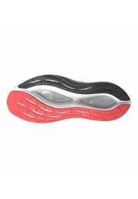 Suola della scarpa con un design in gomma nero e rosso, con superficie testurizzata, contornata da un bordo argento, forma sagomata con scanalature per la presa.