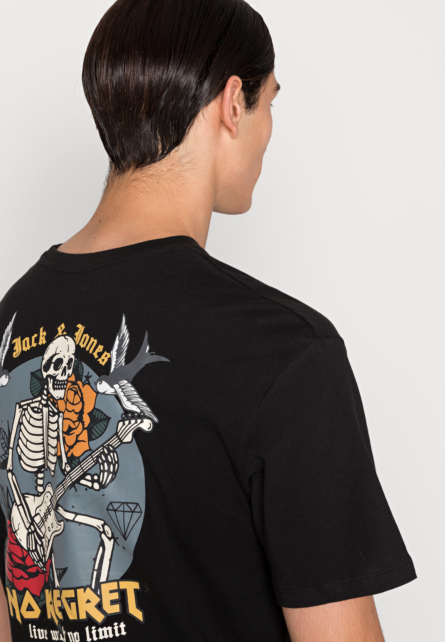Jack \u0026 Jones JJLIMIT TEE SCREW NECK 