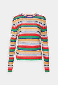 Sweter w paski z prążkowanym okrągłym dekoltem, długimi rękawami i wielokolorowymi poziomymi paskami w kolorach czerwonym, zielonym, niebieskim, żółtym i beżowym.