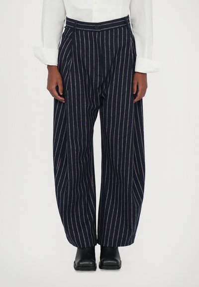 Henrik Vibskov SHADY SUITING PANTS - Pantalon classique - dark blue