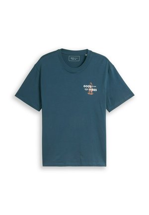Blaues T-Shirt mit kurzen Ärmeln und Rundhalsausschnitt mit kleinem Brustaufdruck eines orangefarbenen Surfbretts und dem Text "GOOD VIBES EST 2007".