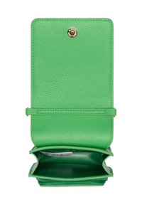 Portafoglio in pelle verde con texture e chiusura a scatto. Presenta un vano interno con zip e diversi scomparti per carte.