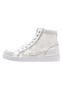 Zapatilla alta de cuero sintético blanco con paneles de malla, acentos en tonos pastel y bordado floral. Presenta cordones planos y un cuello acolchado.