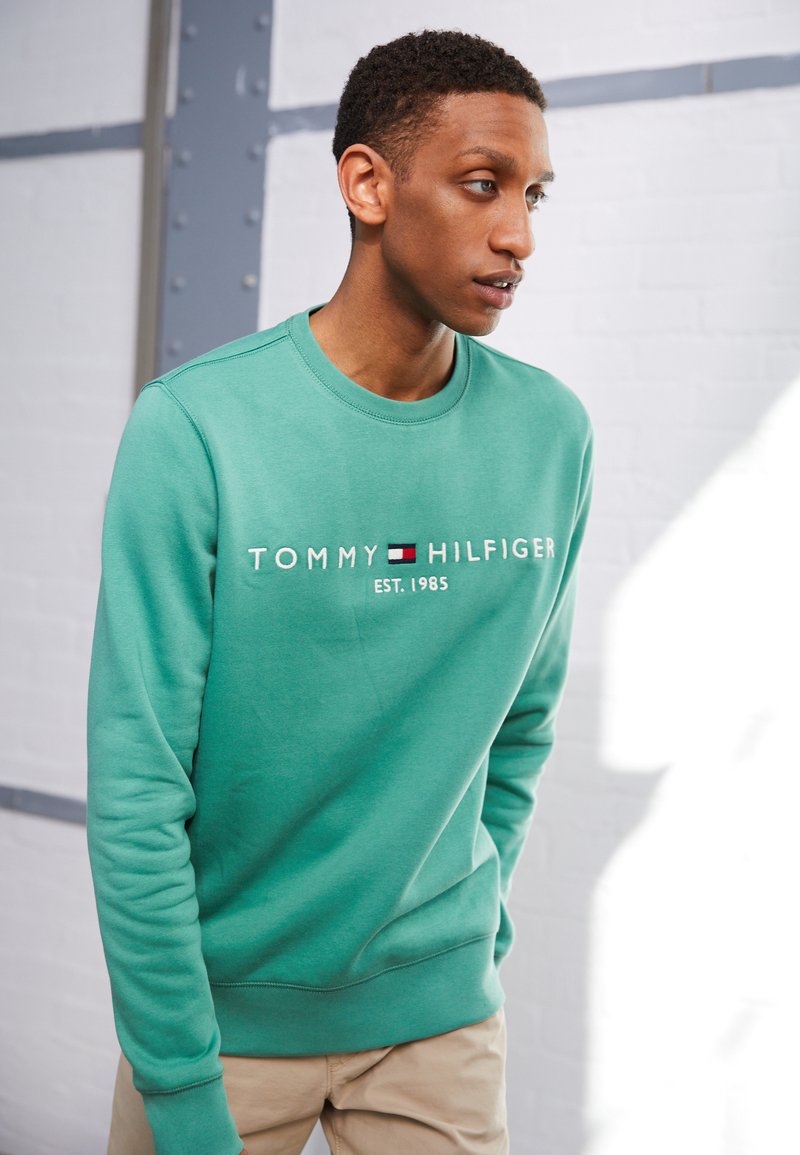 Tommy Hilfiger LOGO - Camisola - central green