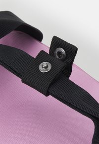 Nike Performance XS DUFFLE 25L UNISEX - Saco de desporto - orchid/black/(dark beetroot)