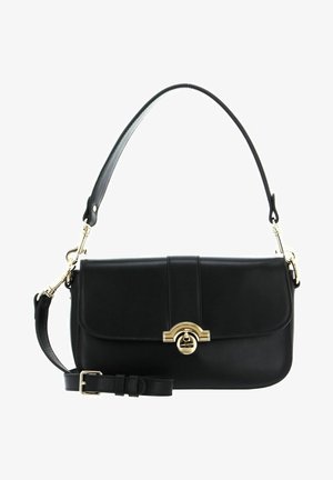 Sac à main en cuir noir avec un fermoir circulaire doré, bandoulière réglable, texture lisse et design structuré, avec un rabat pliable.