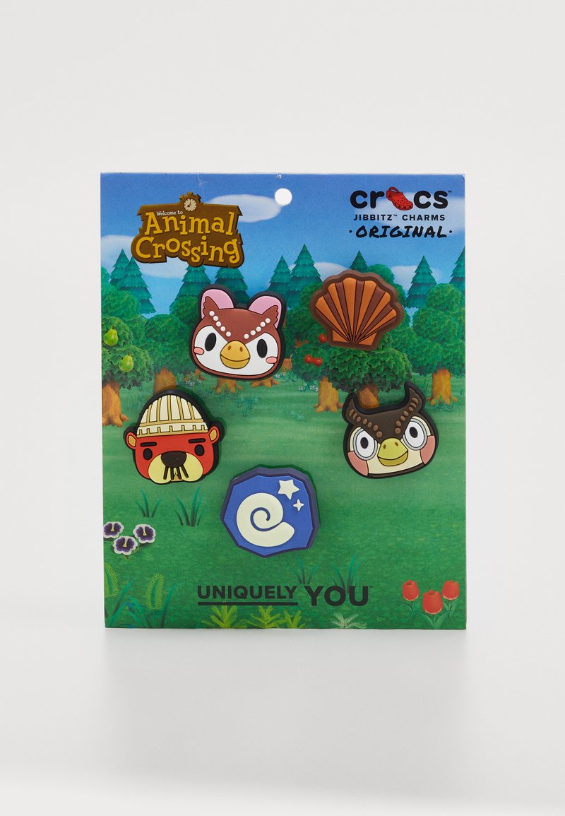 Crocsin Animal Crossing -teeman Jibbitz -koristeet, joissa on hahmoja, merisiili ja sininen spiraalimerkki metsätaustalla.