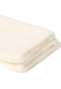 Uldfiltstof, foldet, i en cremet hvid farve. Har en blød tekstur og en let fuzzy overflade med subtile fibre synlige.