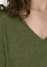 JDY V-AUSSCHNITT - Strickpullover - winter moss