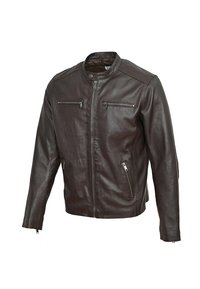 Hnědá kožená bunda s vysokým límcem, zapínáním na zip vpředu a dvěma šikmými kapsami na zip na hrudi. Hladká textura a přiléhavý střih.