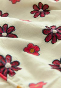 REGULAR FIT - FRILL SLEEVE SQUARE NECK - Pusero - cream embroidered