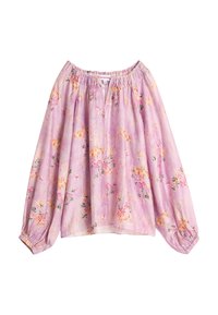 Lilla bluse med blomsterdesign, lange, volumniøse ermer, samlet halslinning og lett, teksturert stoff med rosa og grønne blomster mønstre.