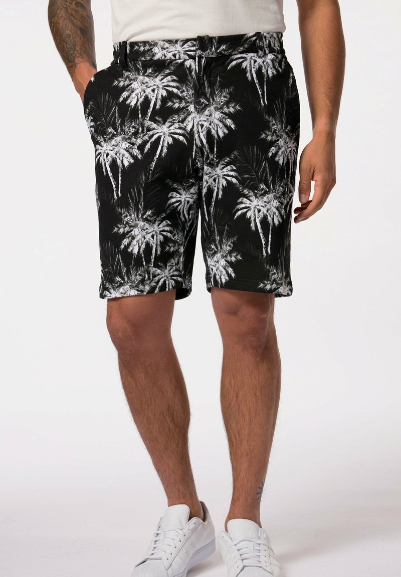 Zwarte shorts met een wit palmbomenpatroon, gemaakt van lichtgewicht stof. Beschikt over zijzakken en een knoopsluiting. Casual ontwerp.